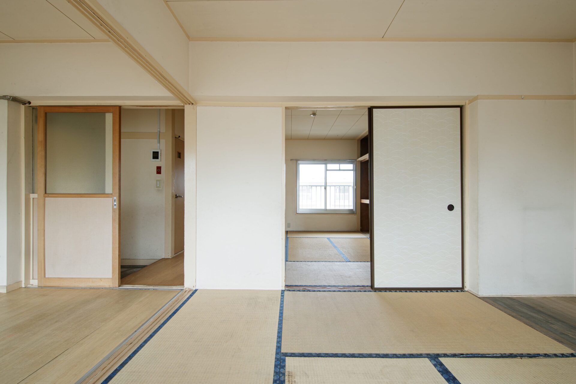 畳敷きの和室や建具をそのまま残してリノベーションした住戸は昭和レトロ好きに人気