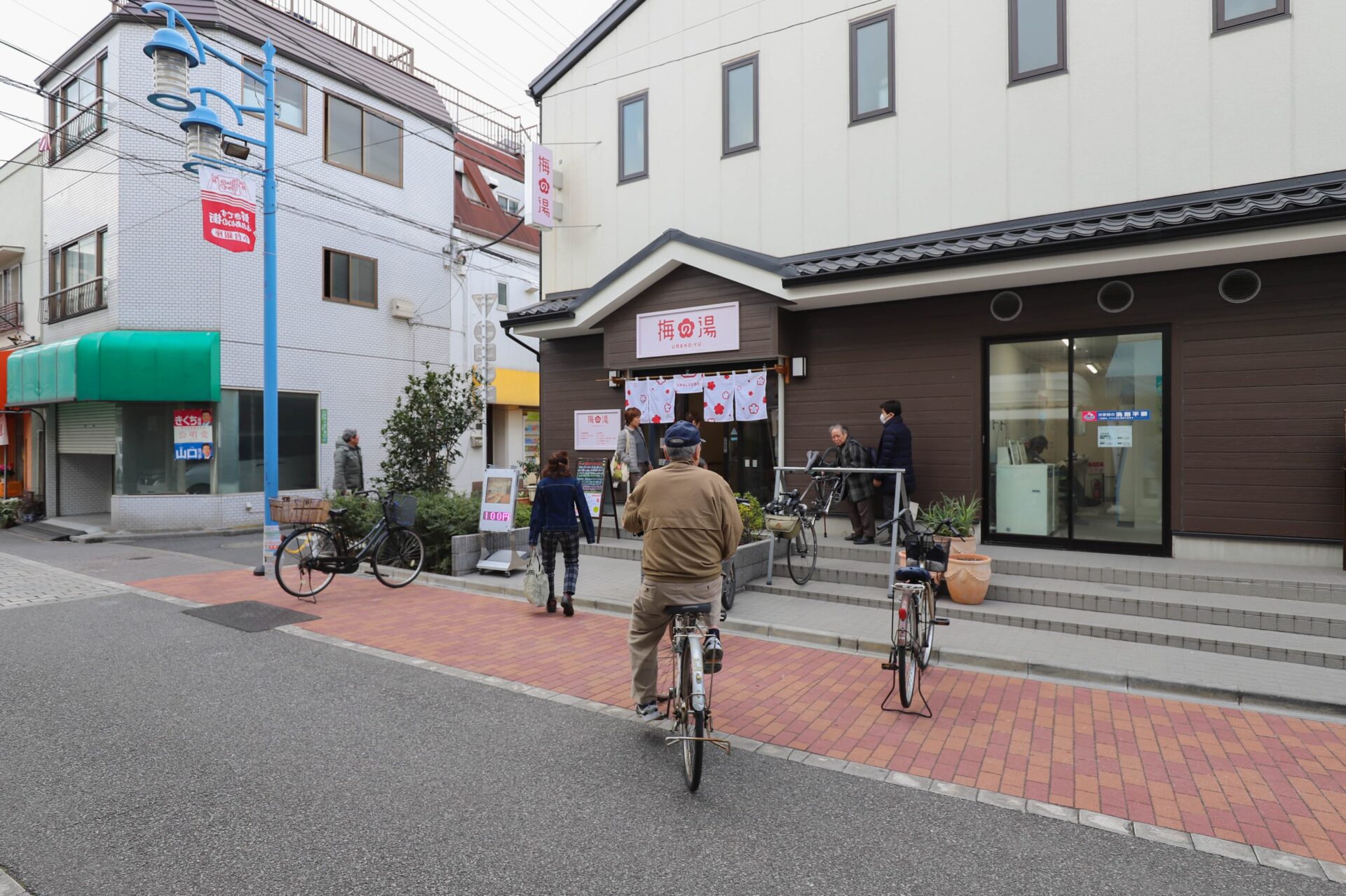 銭湯「梅の湯」。現在の当主・栗田尚史さんは三代目。家業を継いでから運営スタイルその他を少しずつアップデートしてきた